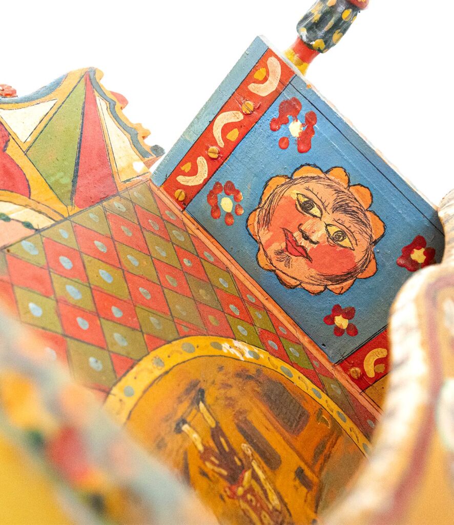Decorazioni siciliane su carretto realizzato a mano in Sicilia